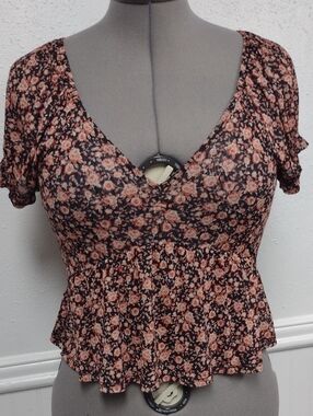 Y2K Peplum V-Neck Crop Top - Black with Peach Floral